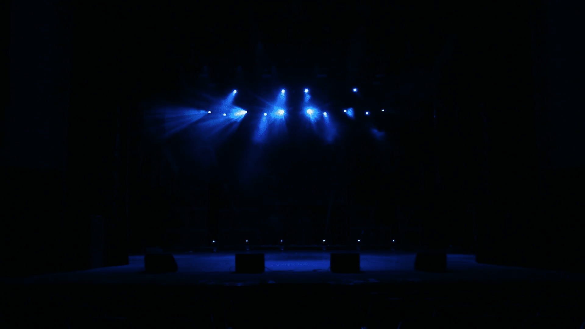 Свет в зале театра